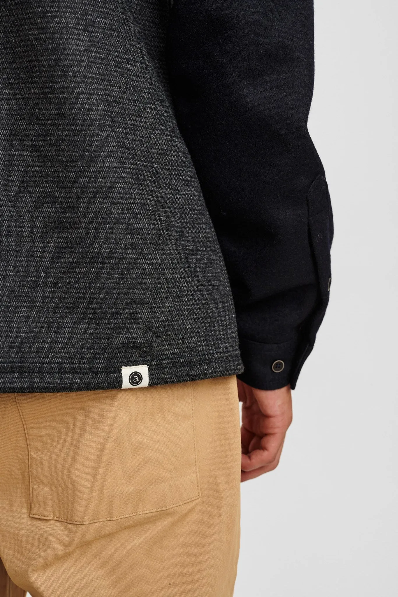 AKHAURO WOOL OVERSHIRT - Caviar