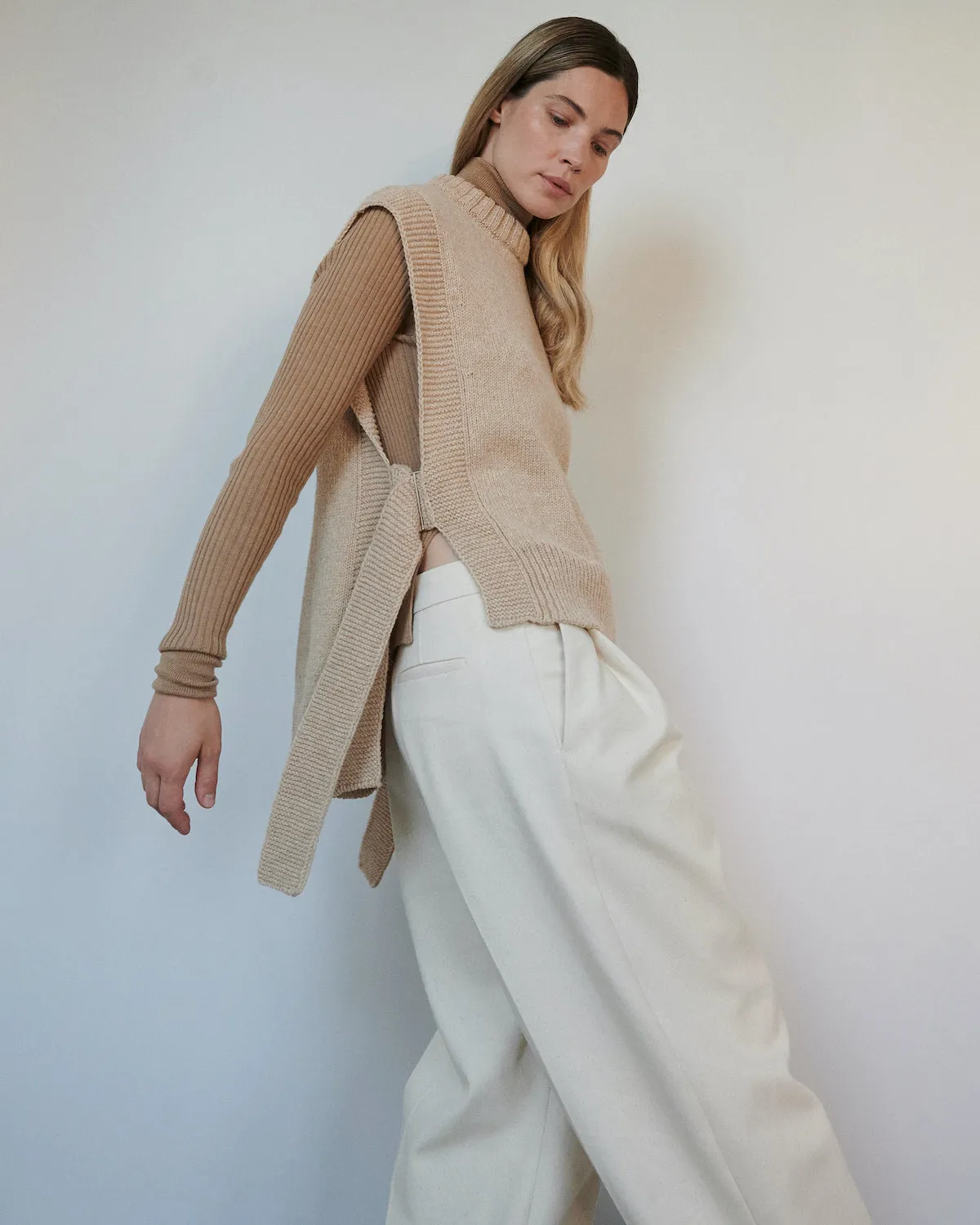 Kalvos Merino Wool Vest - Sand