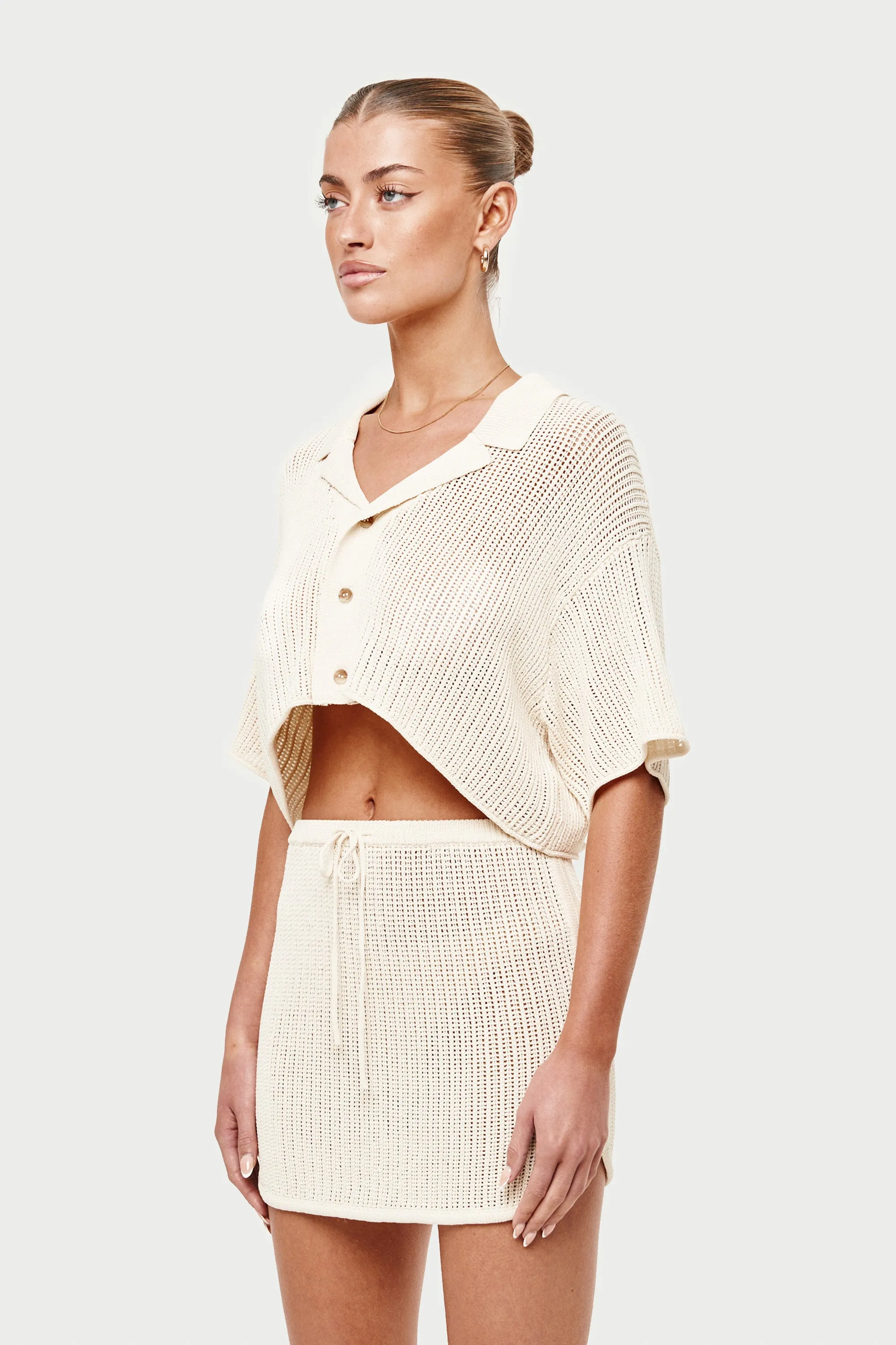 KNITTED CROPPED RESORT SHIRT - OFF WHITE