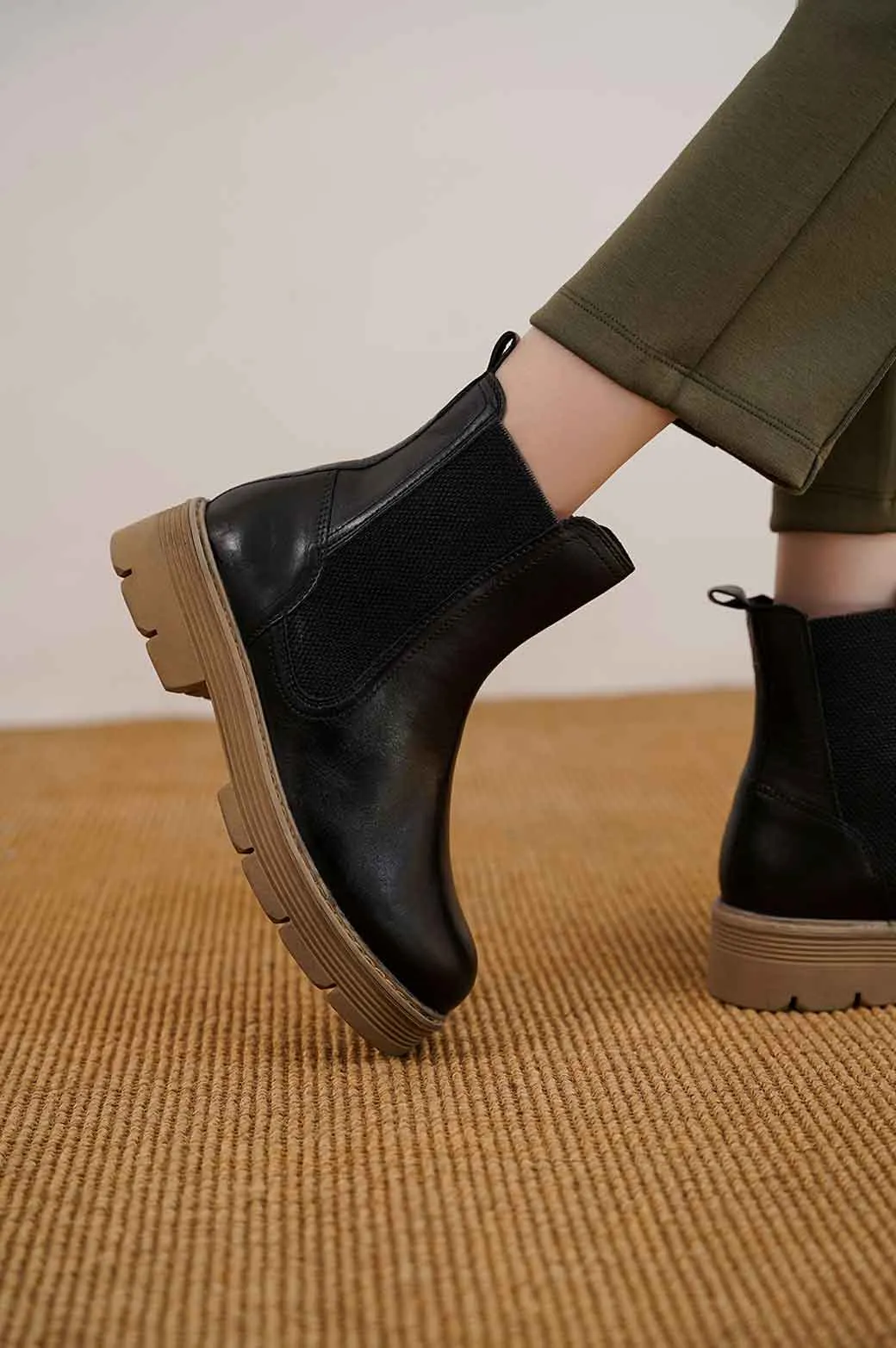 LEATHER CHELSEA BOOTS