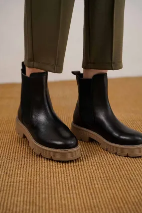 LEATHER CHELSEA BOOTS