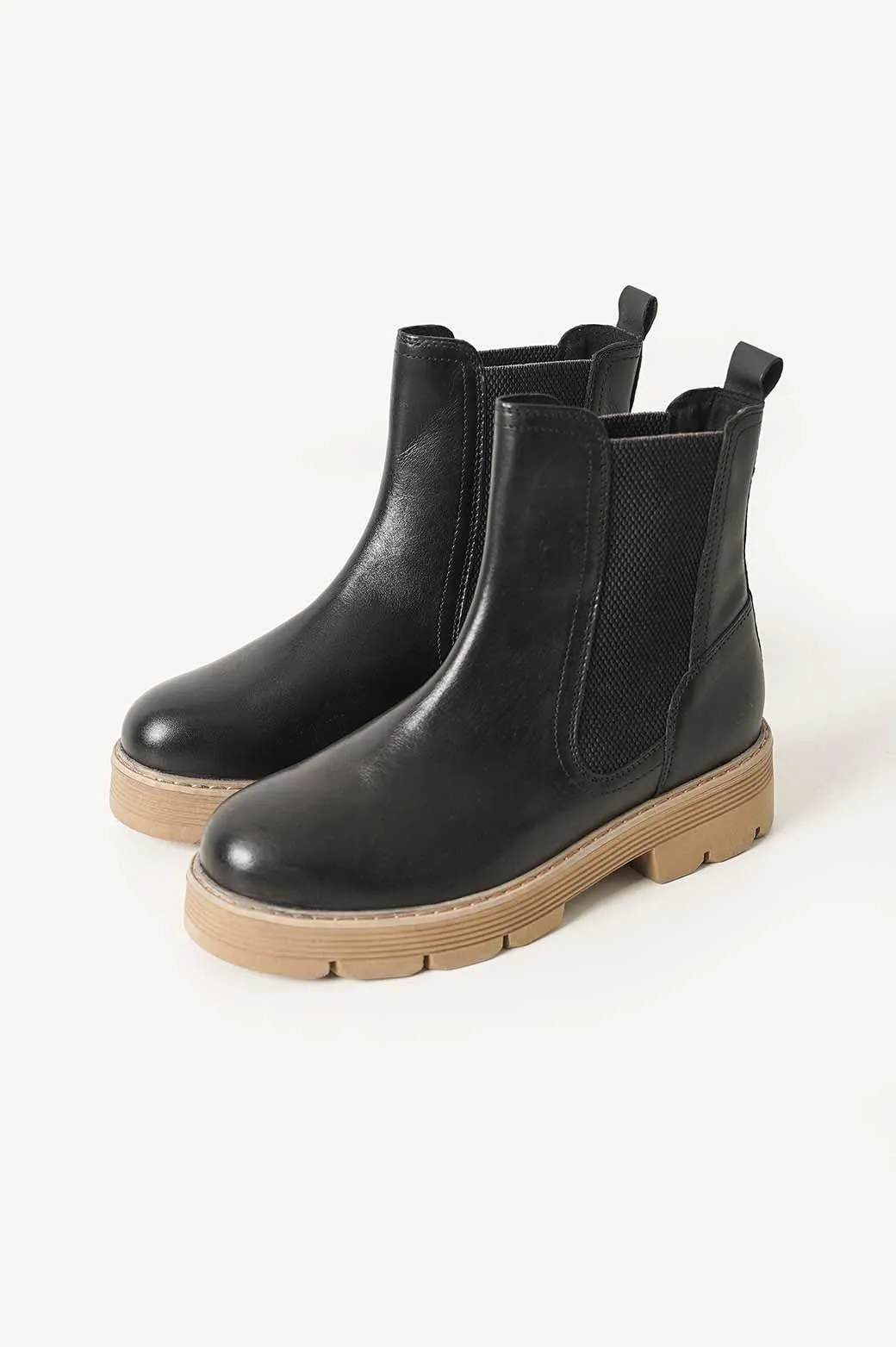 LEATHER CHELSEA BOOTS