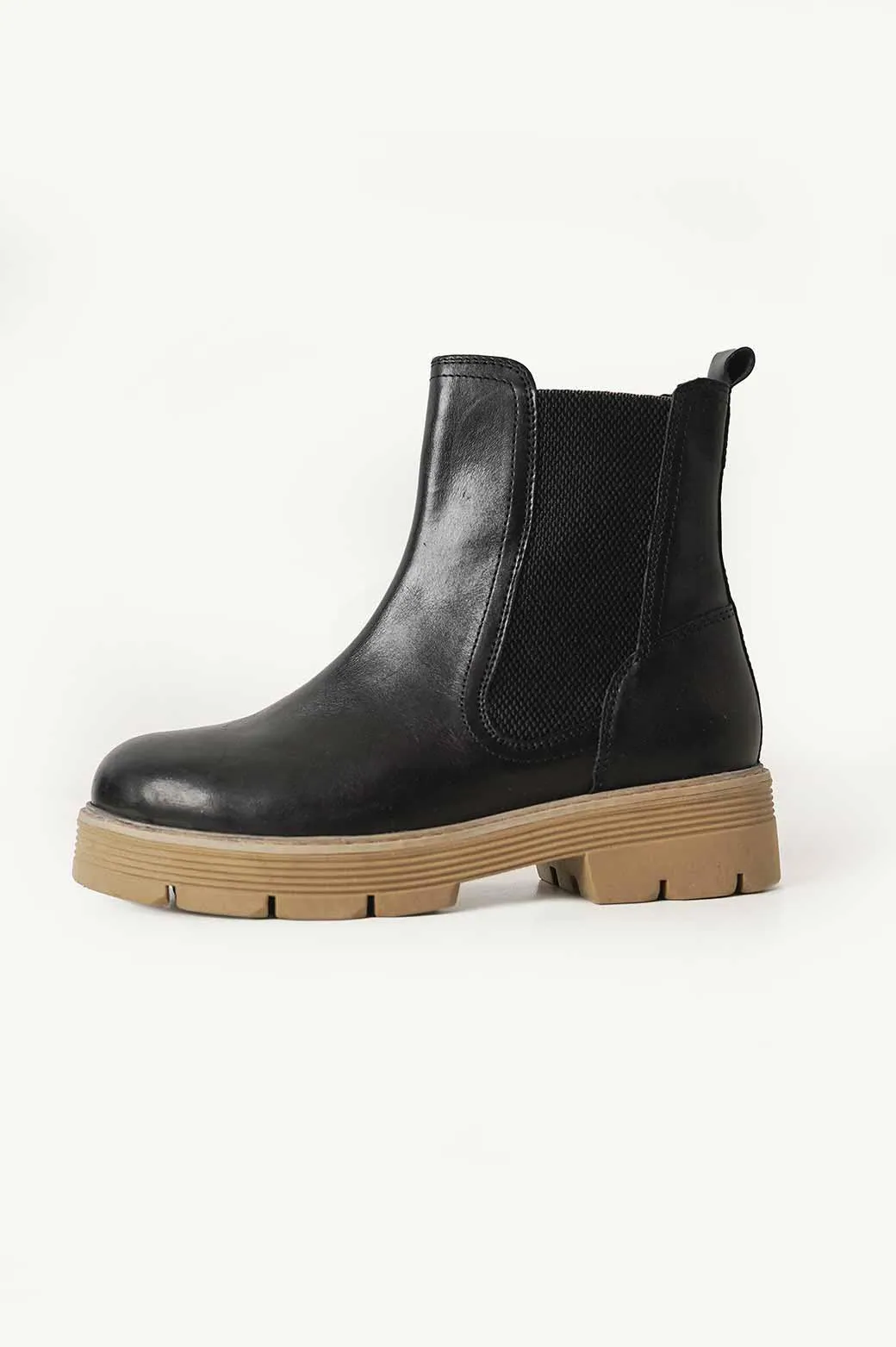 LEATHER CHELSEA BOOTS