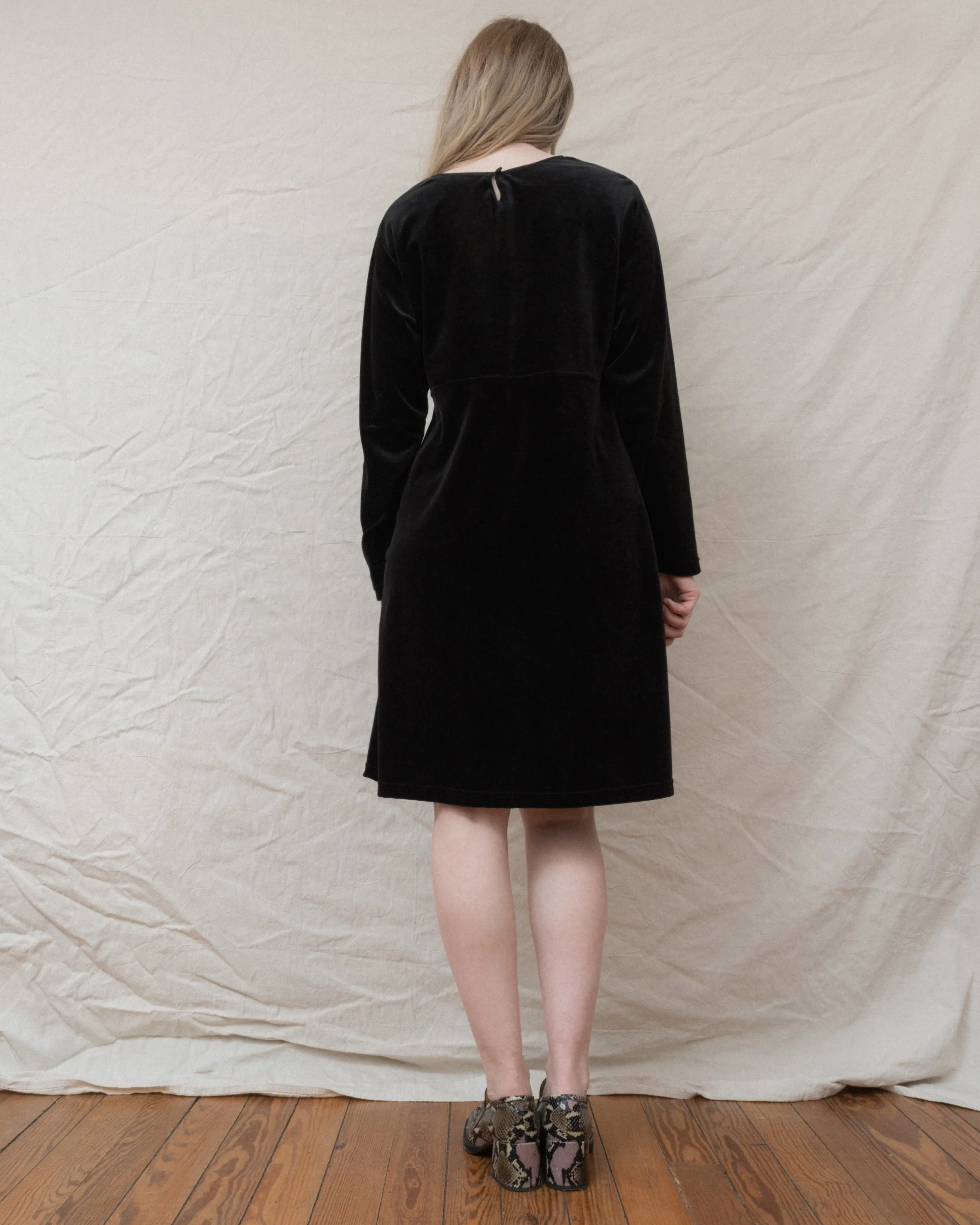 Vintage Black Velvet Dress (S-L)